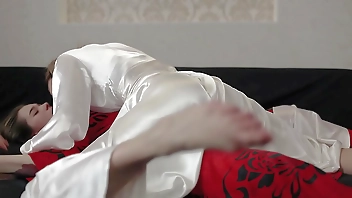 BLONDE RUBS PUSSY ON BRUNETTE