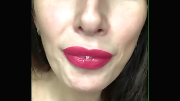 Sweet lips of porn star Liza Virgin drool