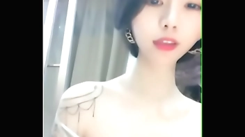 高颜值美女丑曦大姨妈还没走完全裸诱惑