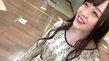 経験が少ない純粋無垢なお嬢様JDに中出し2発。性の社会勉強のためにイチャラブエッチしちゃいます。水族館デートからのホテルでSEX。https://onl.la/z9Fe5pL