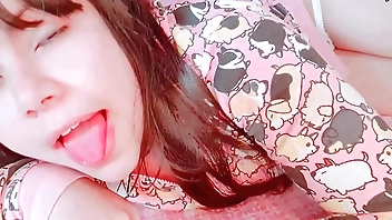 DELICIOUS AMATEUR GIRL TEASING YOU WITH HER ASS - HANA LILY