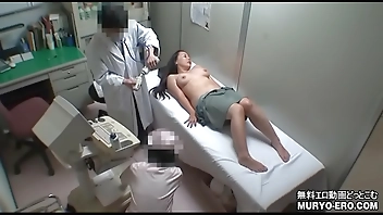 ワイセツ婦人科医の過剰診察記録　#File02　～巨乳・爆乳ユウコさん　子宮内膜症～