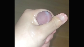 Cu bé tìm bướm to