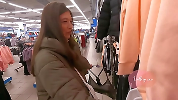 Girl sucked cock in the fitting room