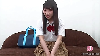 裏垢にDMして知り合った美巨乳×名器の超ヤリマンJ●！暴発必至の膣圧に即イキ中出しされるまでの全てを個撮しました。 ひな イントロ【BACN021】