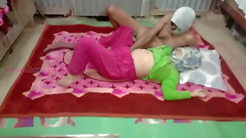 मेरे पति के दोस्त ने मुझे ब्लैकमेल करके उसका लैंड चुसाया और मुझे बुरीतरह से चोदा।