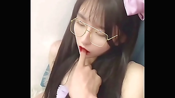 全国一二线城市高端外闱模特资源需要茄威信【fya234】皮肤白嫩的眼镜妹口活很好，屁股也很漂亮连续中出