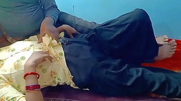 लड़की को कमरे में बुला कर उसके ही बिस्तर पर लिटा कर