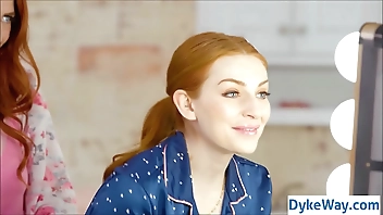 redhead girls make out