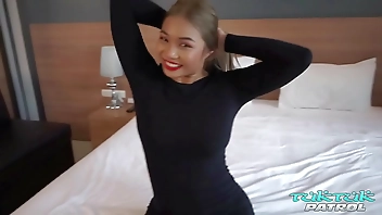 Big-assed Thai hottie offers her loins up for tourist's use
