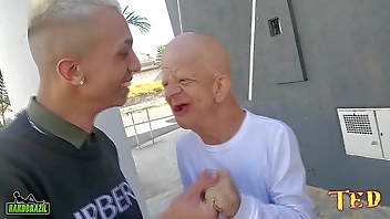 Will Joao Grilo resist the charms of Elisa Sanches as he rides through the streets of the city?