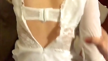 QiQi mannequin chinoise à mi-temps baise dans un cinéma. - p..com