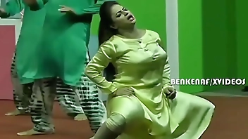 PAKISTANI MUJRA ACTRESS NIDA CHAUDHARY HARDCORE ROLE PLAY