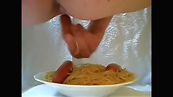 Masturbandome con la comida