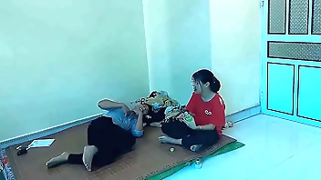 Cho bạn gái uống thuốc kích dục rồi đè ra phang