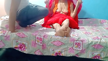 घर में जब कोई नहीं था भाभी ने देवर से मस्ती में उठा दिया पेटीकोट