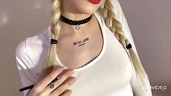 Giovane scolaretta viene sborrata dentro e beve sborra del professore