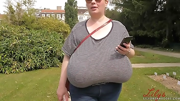 saggy tits no bra in public