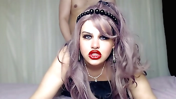 सेक्सी बड़ी चूची वाली टीन की टिंडर डेट उसके अंदर सह चाहता है