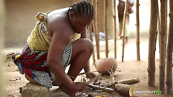 पति ने अपने ही भाई को अपनी पत्नी को चोदते हुए पकड़ा, उसने उसे घुटनों के बल बैठकर अपनी पत्नी को चोदने की सजा दी