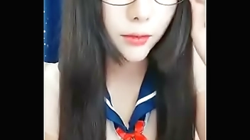 japonesa masturbandose