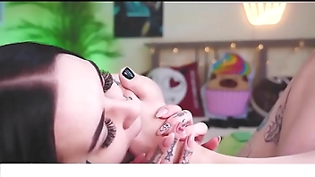 LOVE HER FEET AND PUSSY WORSHIP