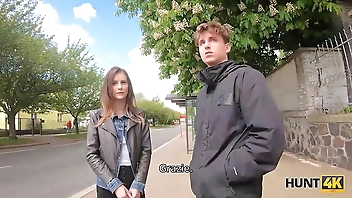 HUNT4K. La bella ragazza mostra le sue incredibili abilità sessuali a un maschio ricco