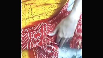 भारतीय नौकरानी घर के मालिक द्वारा चुदाई  जब उसकी पत्नी और बच्चों के घर पर नहीं थे