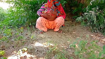 Indian Aunty Outdoor Caught