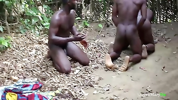 King caught his wife fucked by his palace guard, it ended up in threesome