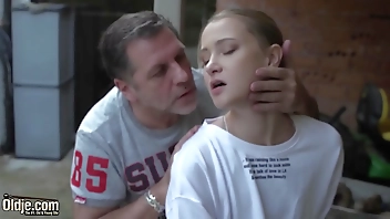 Guy fucks sweet teen pussy hardcore and fingers her during sex