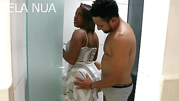 MAIS UMA NEGRA RABUDA QUERENDO FUDER COM UM ATOR PAUZUDO com SAMIRA FERRAZ (Continua no RED)