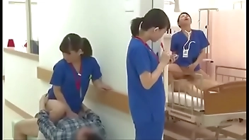 MÉDICAS CURANDO PACIENTES COM CORONAVÍRUS NO HOSPITAL