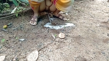 desi aunt nature pissing must watch