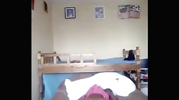 baba akimtomba mwanae wa kike