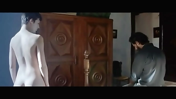 Úrsula Corberó a Tóquio de La Casa de Papel em Cena de Filme Totalmente Peladinha