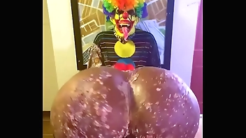 Victoria Cakes give Gibby The Clown a great birthday present