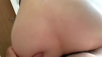 吉村知事の会見中に