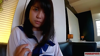 人生初潮吹き！大洪水のツルピタ 瞳の大きな可愛いぴちぴち18歳が 服で2回以上のイキ祭り。ちびっこ体型貧乳ちっぱいさんスカートに正常位で中出し。個人撮影　ハメ撮り　オリジナル　セーラー服 アヘ顔 アクメ 会話　手マン　ver まお 6 osakaporn