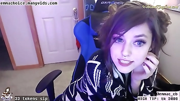 Skinny streamer flashing tits and ass on webcam