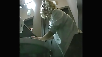 MOV 96. Girls piss in the toilet of the cafe