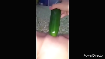 Mi h. tenia que aguantar un pepino como su mama