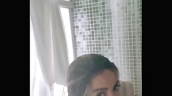 Anitta leaks breasts while taking a shower