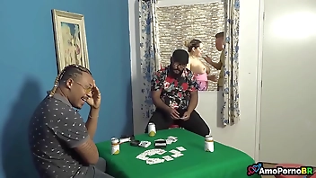 Esposa infiel, mama o leitinho do amigo do marido