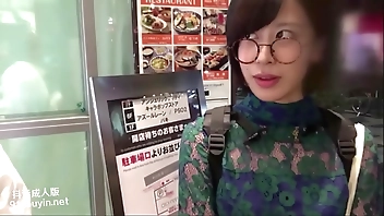 The beautiful teacher on the street is too feminine