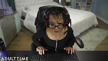 FAIL!! Gamer Chick Accidentally Streams a Fuck and Facial