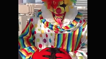 Gibby The Clown gets dick sucked on Ferris Wheel